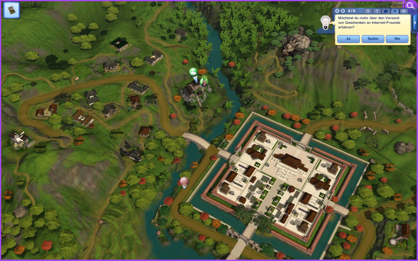 Auf der Abbildung ist die Spielwelt Shang Simla aus der Vogelperspektive zu sehen. Sie zeichnet sich durch einen Palastkomplex aus, welcher von einem Wassergraben umgeben ist und folglich nur über Brücken erreicht werden kann. Die Umgebung zeichnet sich durch bergisches Land und vorwiegend grüne Natur aus.